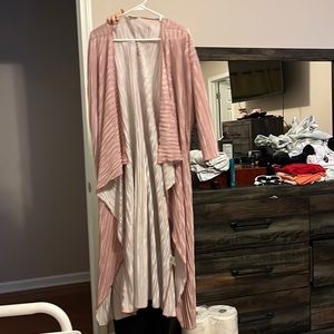 Lularoe L overpiece Never worn Pink silky